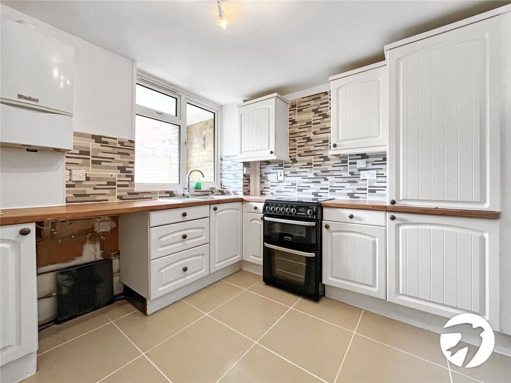 Property photo 2 of 8 Kitchen