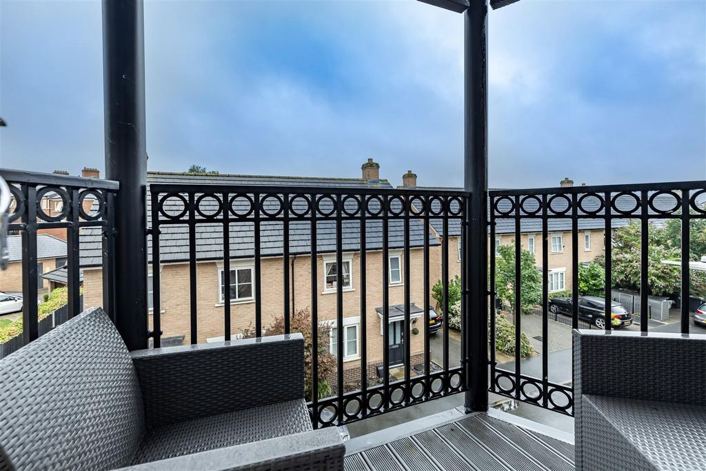 Additional image 7 of 2 bed flat for saleBuckingham Road, Epping CM16