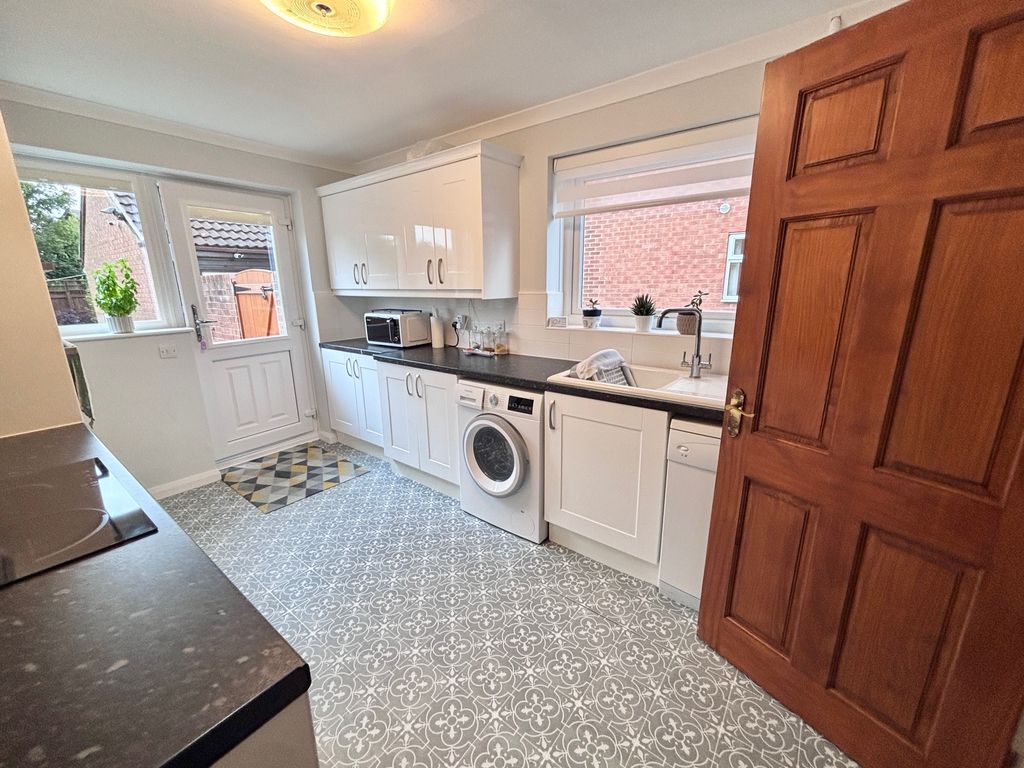 Property photo 2 of 14 Kitchen
