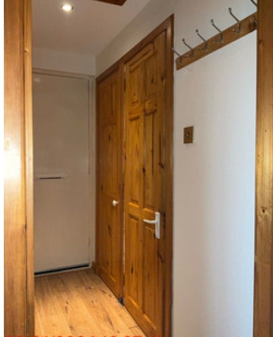 Property photo 3 of 14 Hallway