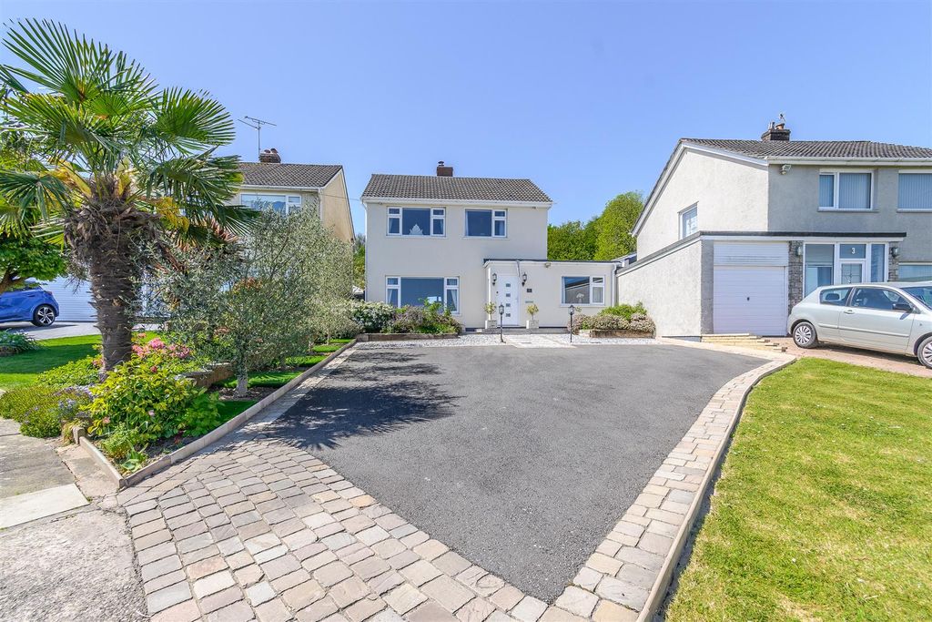 Property photo 1 of 41