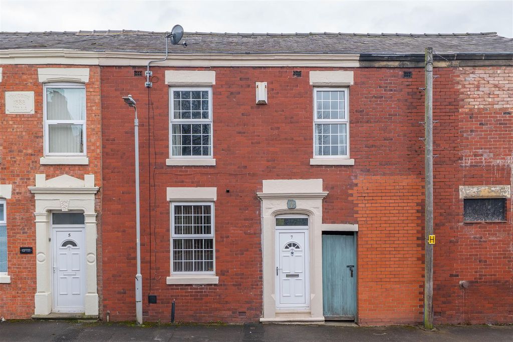 Property photo 1 of 19 Front Ecternal