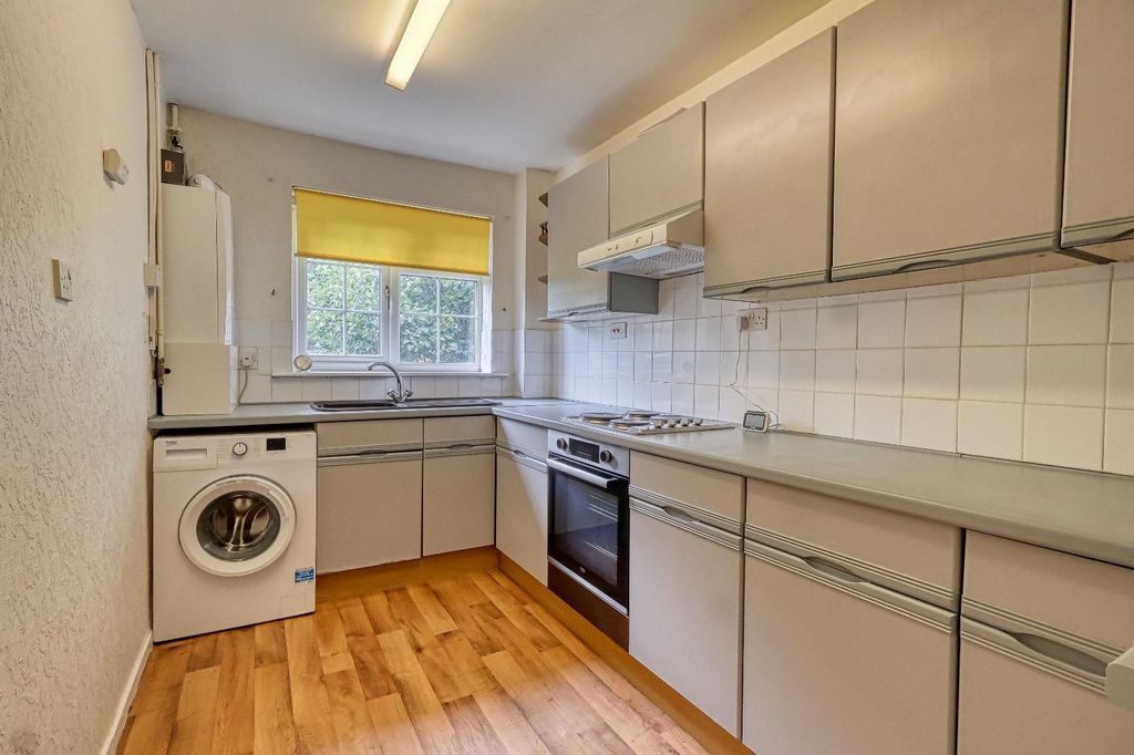 Property photo 3 of 9 Kitchen