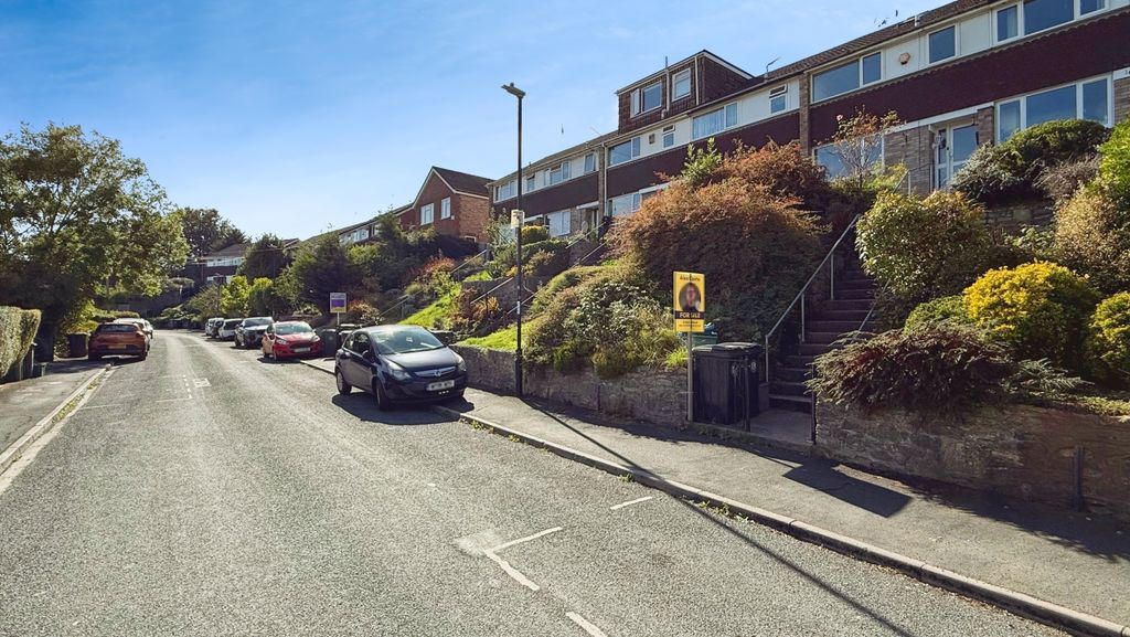 Property photo 1 of 28 The Crest