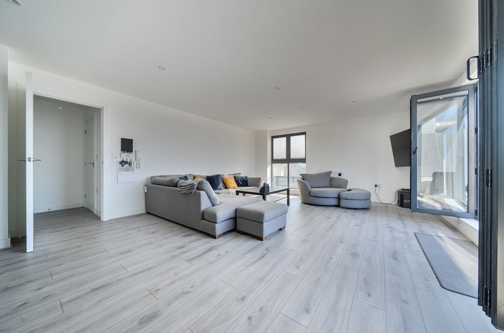 Property photo 3 of 11 1432061-25-69Bc10...