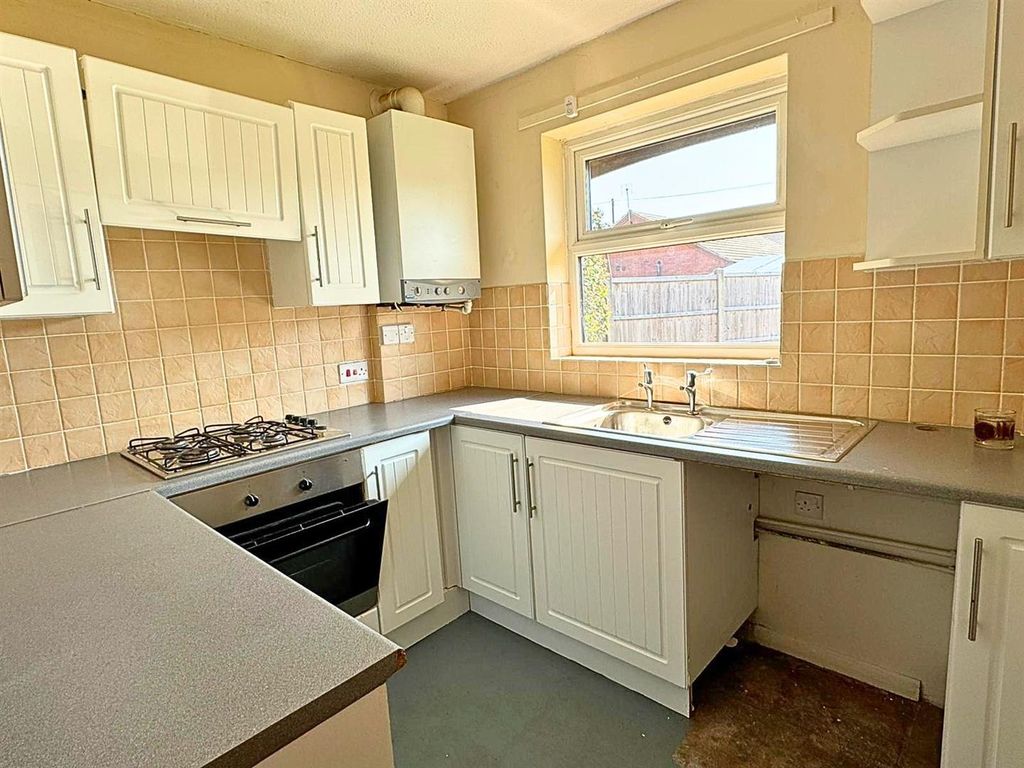 Property photo 2 of 8 Kitchen