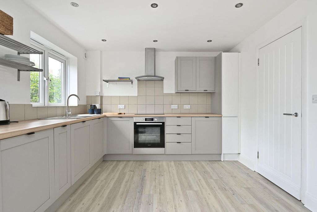 Property photo 2 of 18 Kitchen