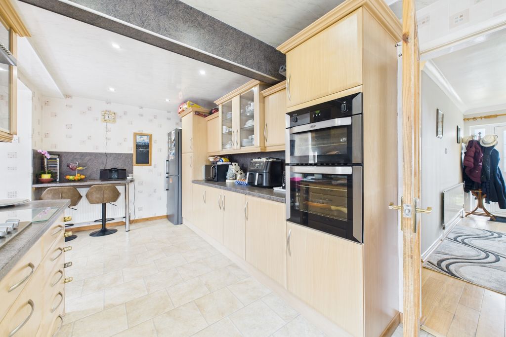 Property photo 3 of 17 Danum Road - Kitchen Diner
