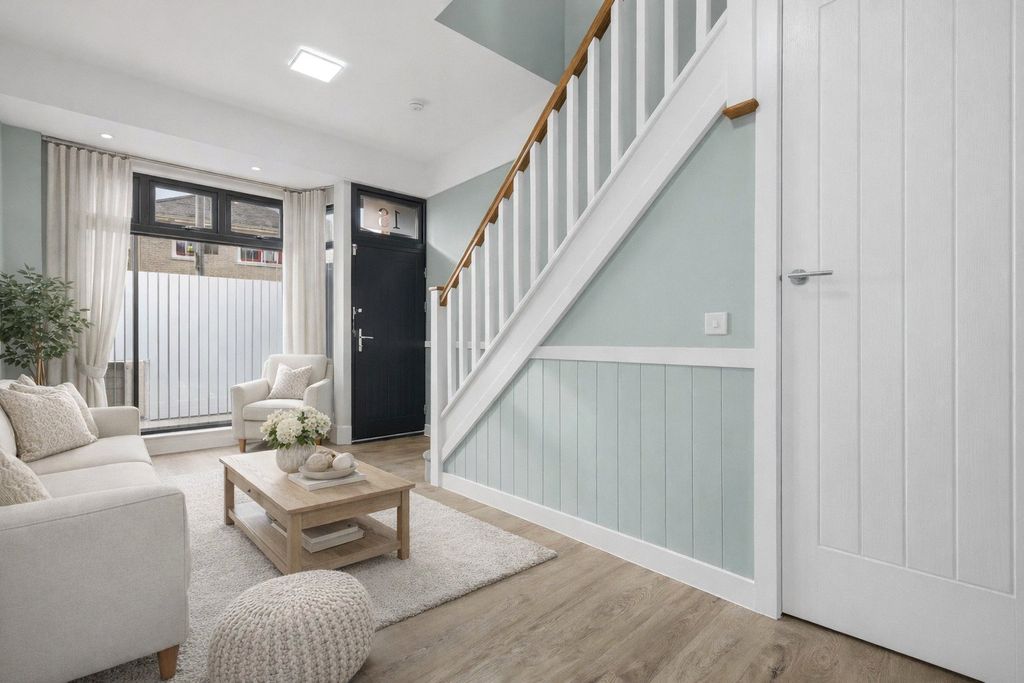 Property photo 1 of 8 Living Room