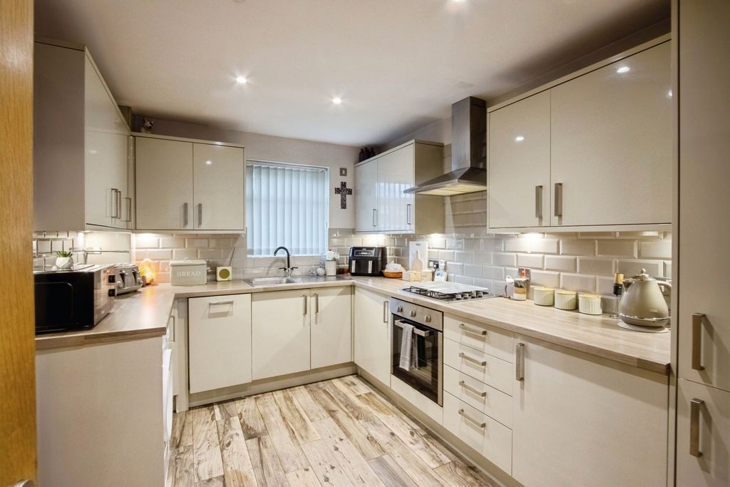 Property photo 2 of 16 Pbox-Img.Jpg