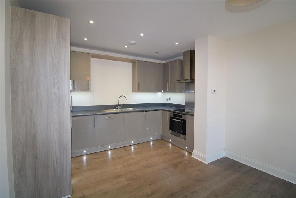 Property photo 3 of 13 Kitchen