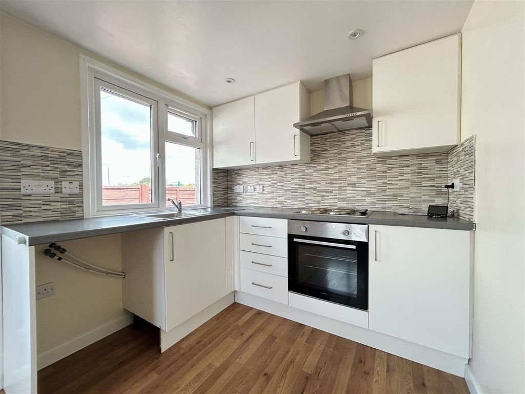 Property photo 2 of 11 Lounge/Kitchenette