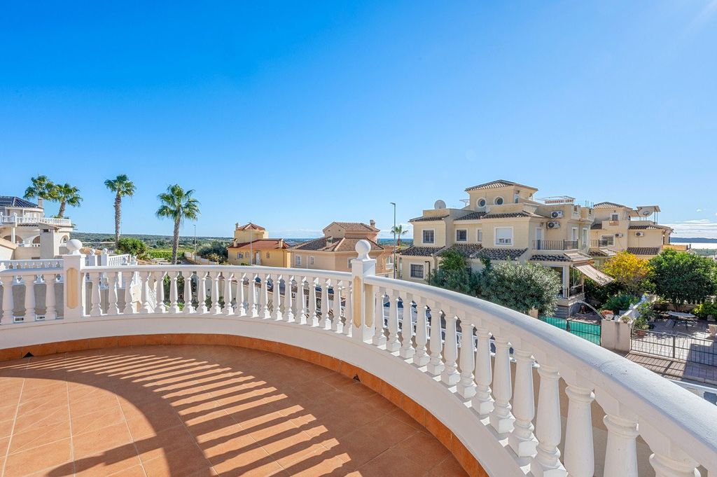 Property photo 3 of 49