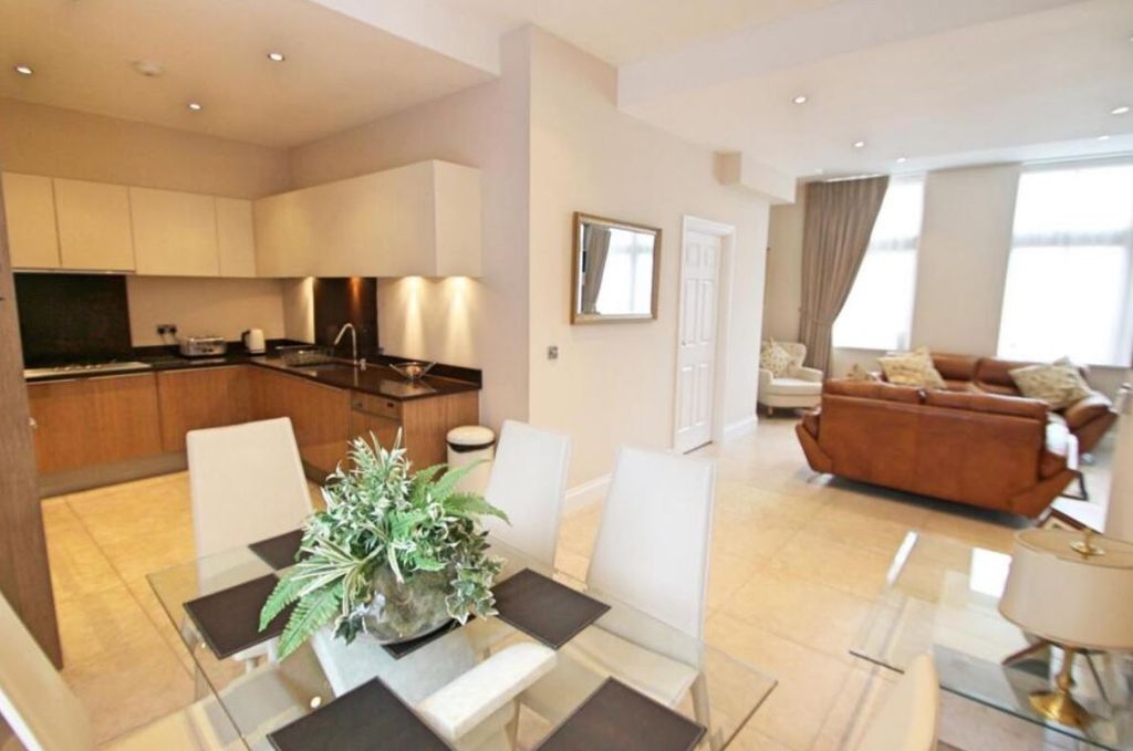 Property photo 3 of 11 Gallery