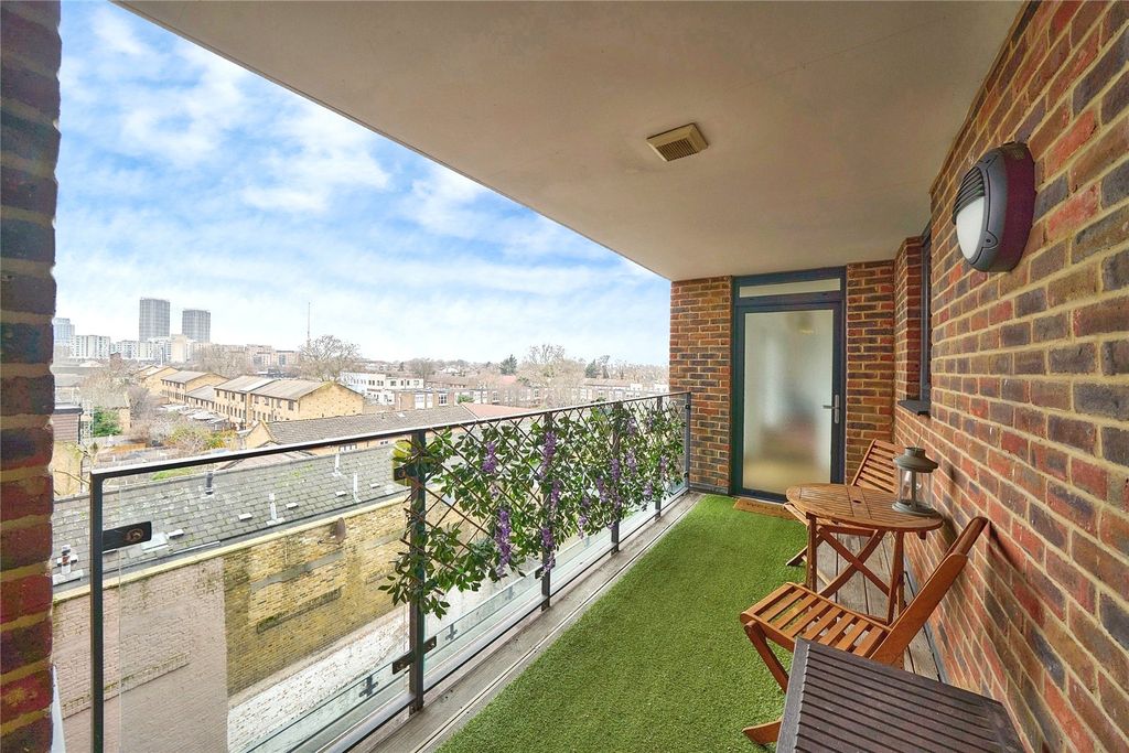 Property photo 2 of 19 Picture No. 01