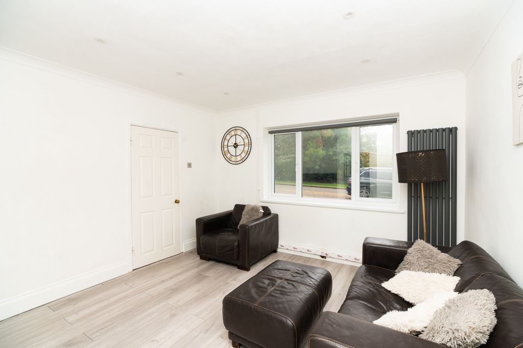 Property photo 2 of 11 Photo 12