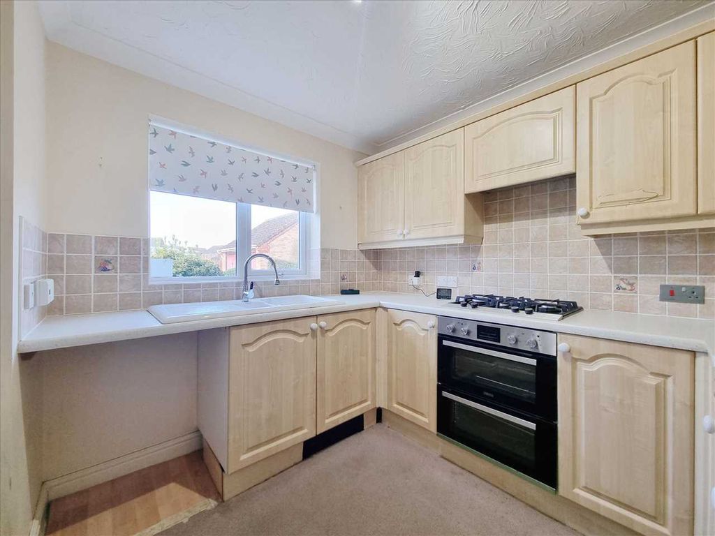 Property photo 2 of 14 Kitchen: