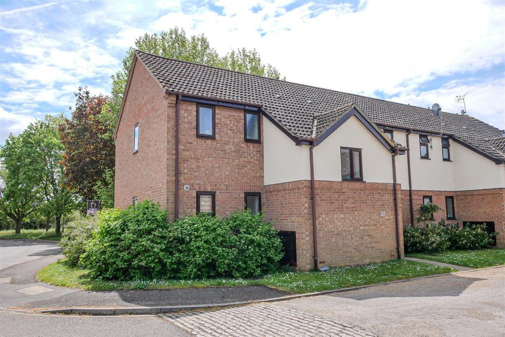 Property photo 1 of 7 Approach