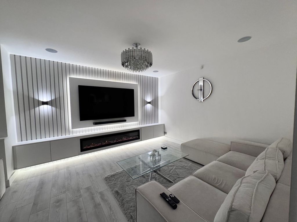 Property photo 2 of 63