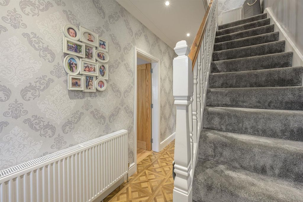 Property photo 2 of 32