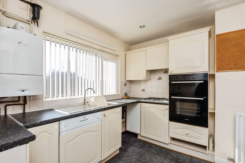 Property photo 3 of 15 Kitchen