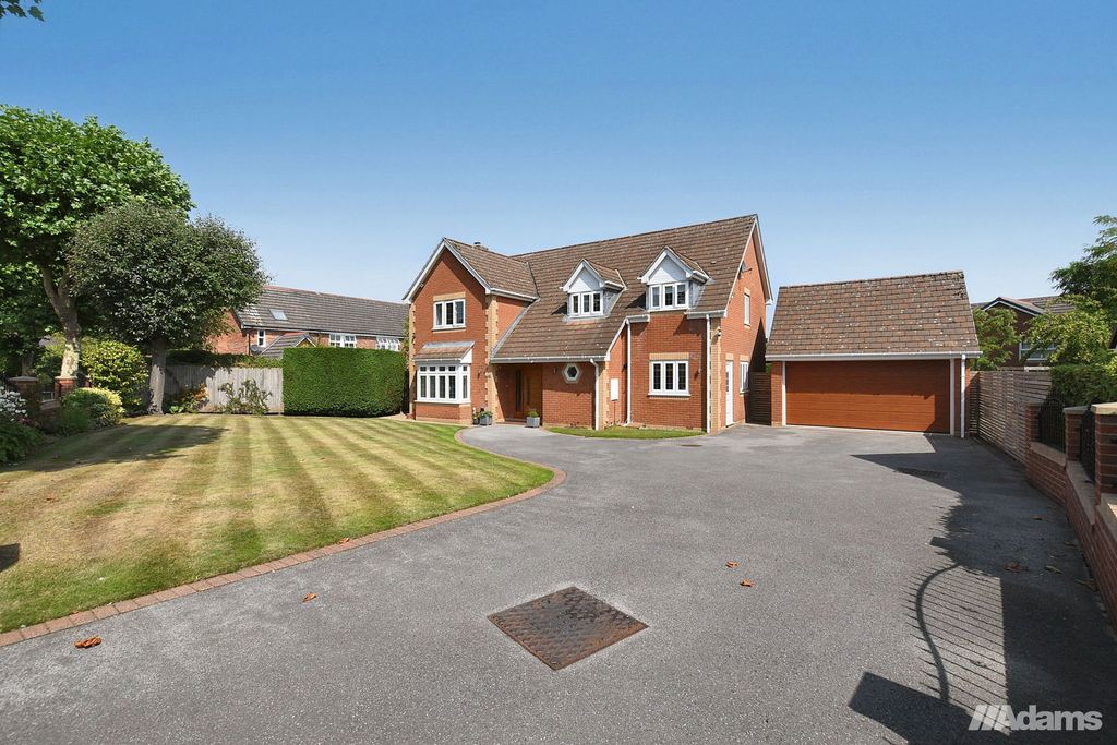 Property photo 1 of 32