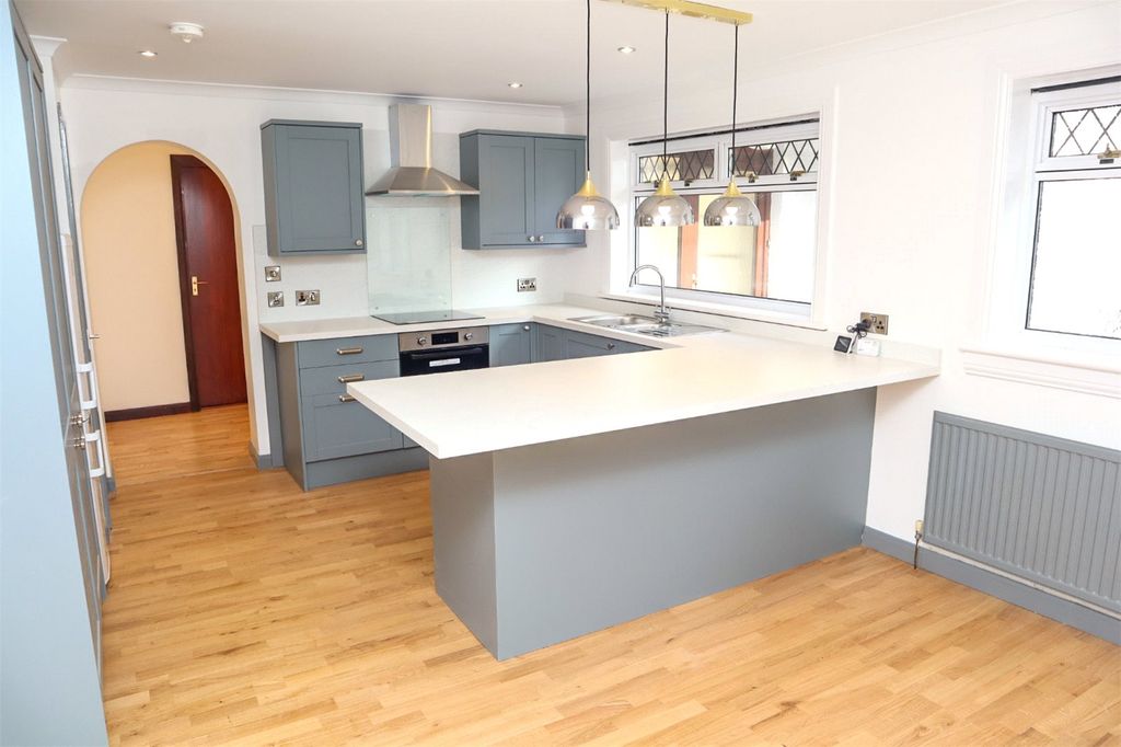 Property photo 2 of 19 Kitchen