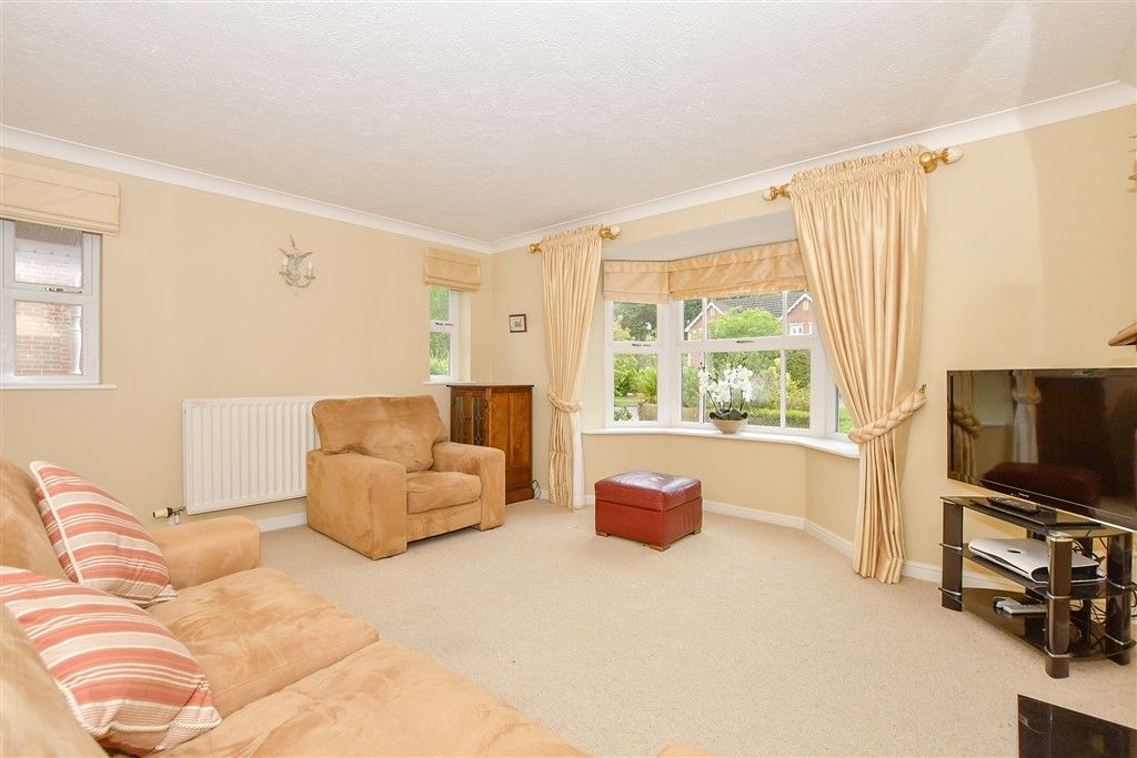 Property photo 3 of 14 Lounge