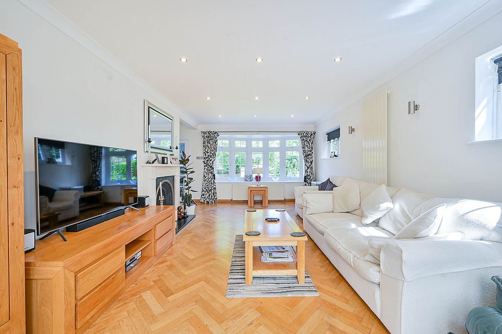 Property photo 2 of 13