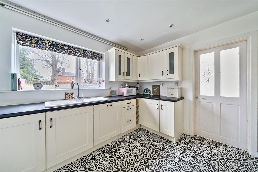Property photo 2 of 17 Kitchen