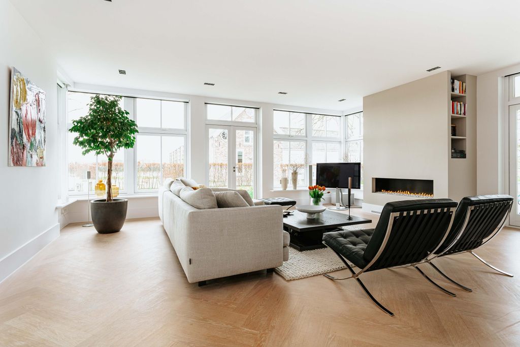 Property photo 2 of 88