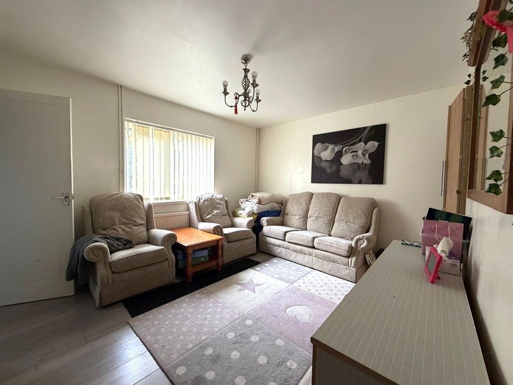 Property photo 2 of 8 5.Jpeg