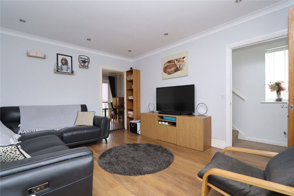 Property photo 2 of 17 Picture No. 14