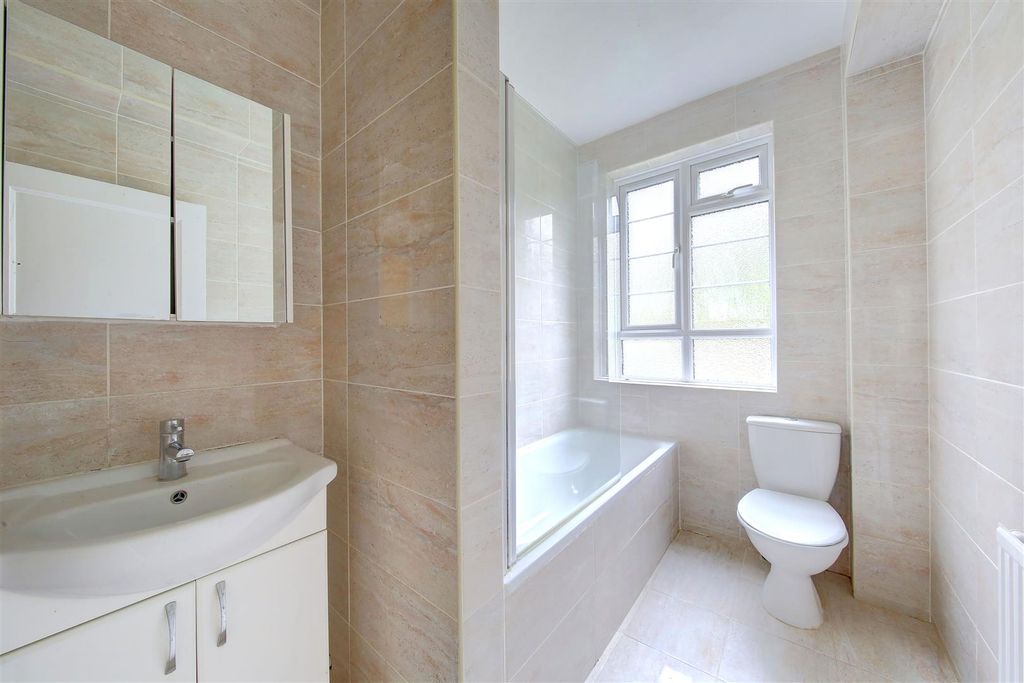 Property photo 3 of 7 Bathroom.Jpg