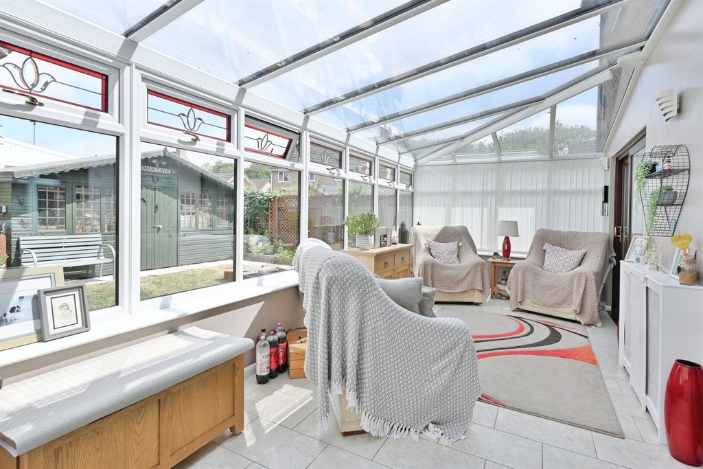 Property photo 2 of 21 Conservatory