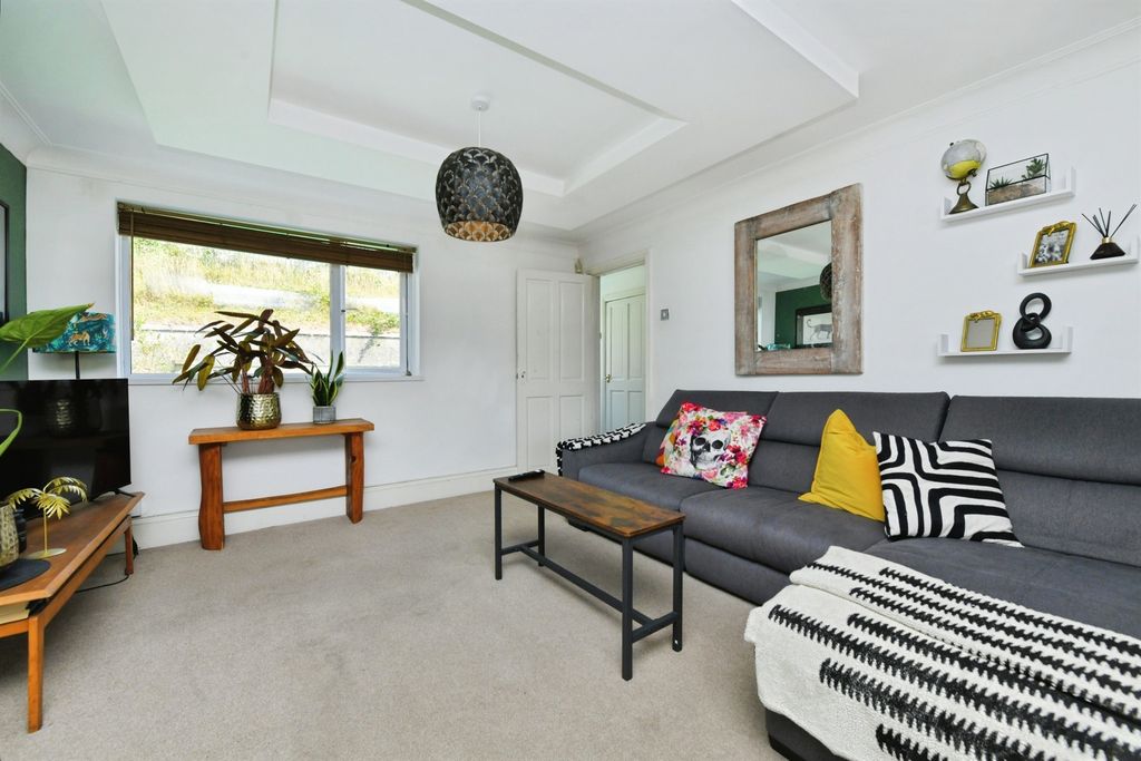 Property photo 2 of 25