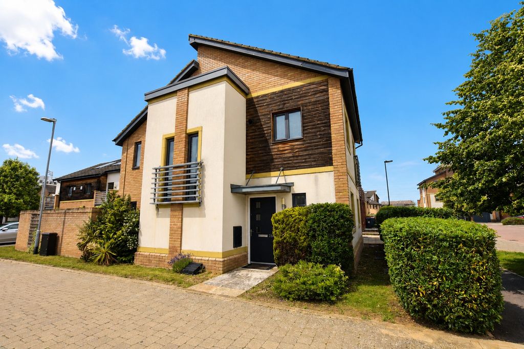 3 bed detached house to rentHawksbill Way, Peterborough PE2