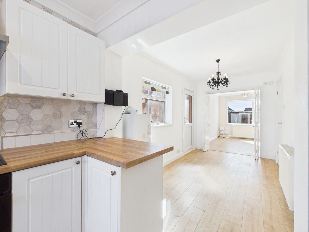 Property photo 3 of 12 4885387