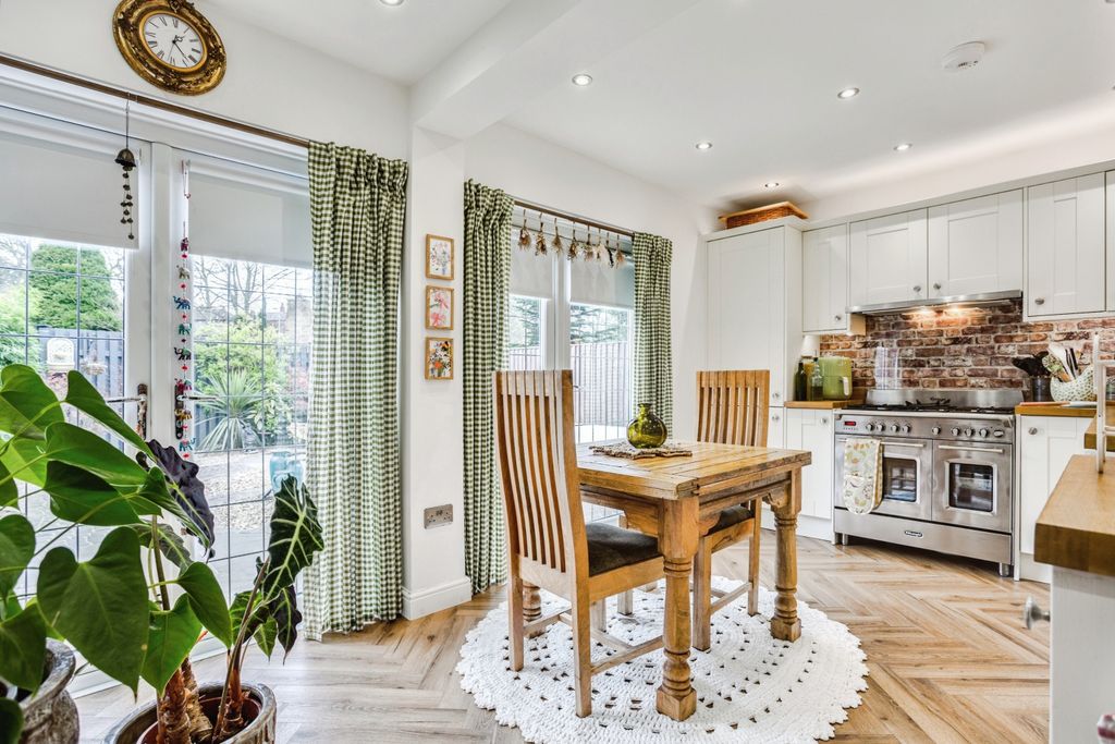 Property photo 3 of 15 Kitchen/Dining Room
