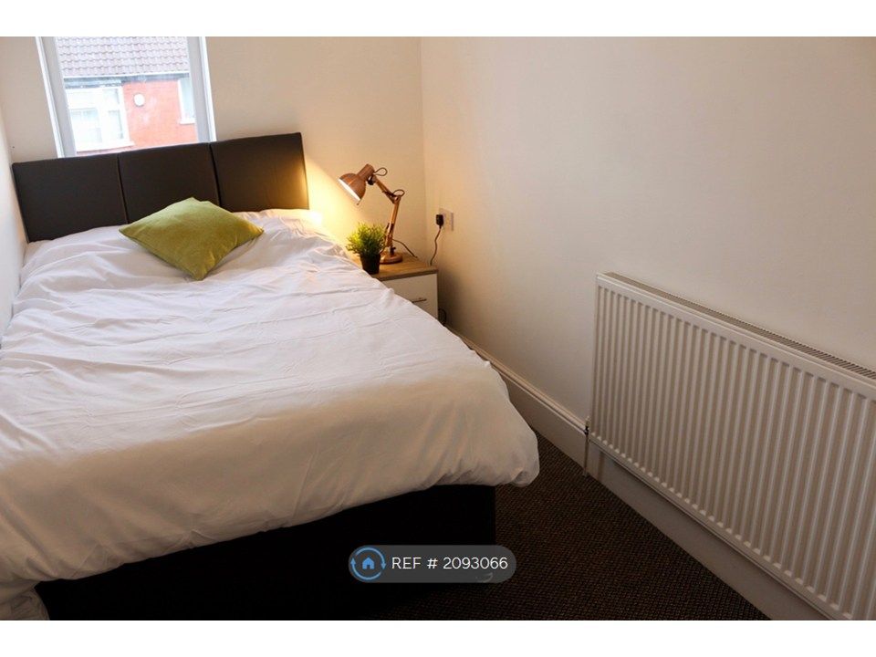 Property photo 2 of 12 Bedroom 1