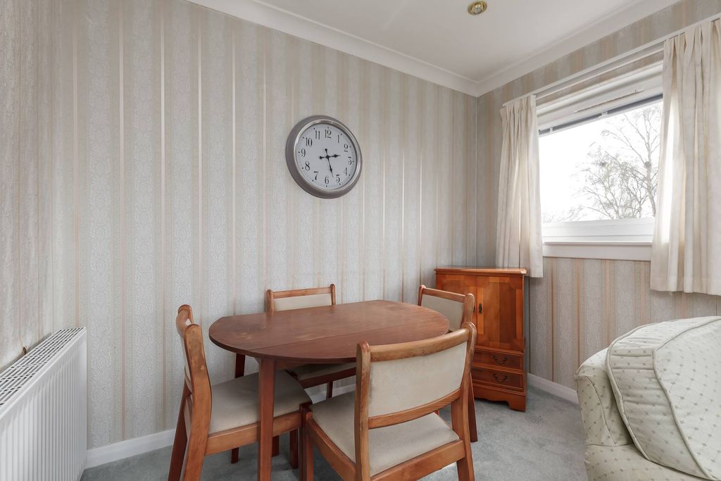 Additional image 4 of 2 bed flat for sale36/5 West Craigs Crescent, Edinburgh EH12
