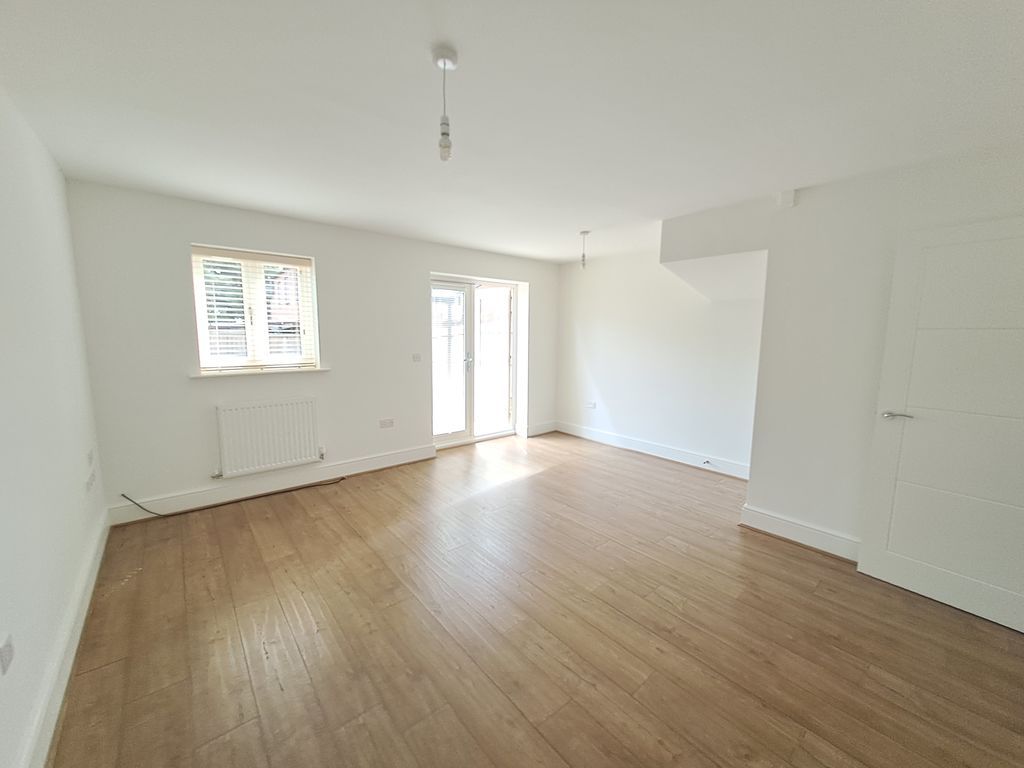 Property photo 3 of 11 Photo 3