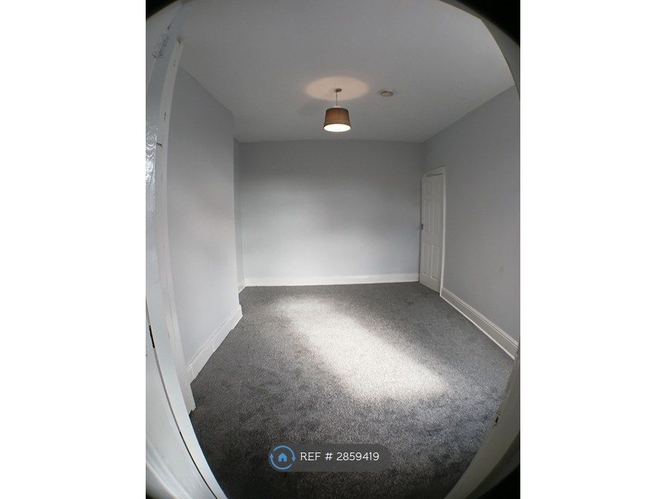 Property photo 3 of 7 Living Room