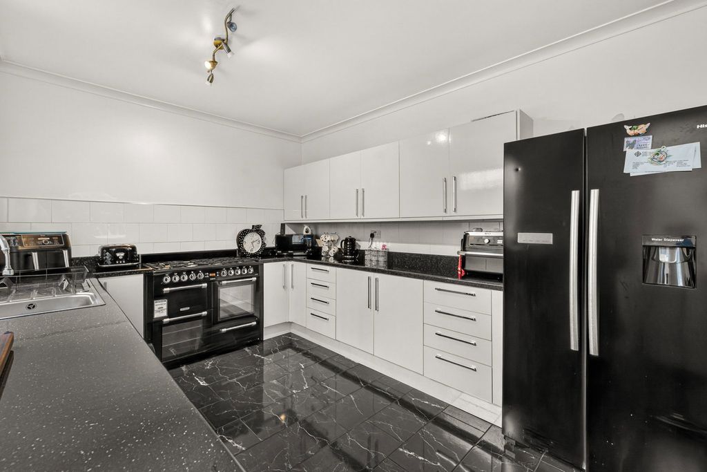 Property photo 2 of 26