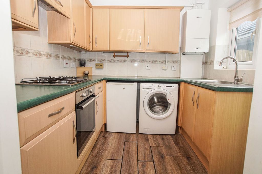 Property photo 3 of 18 Kitchen