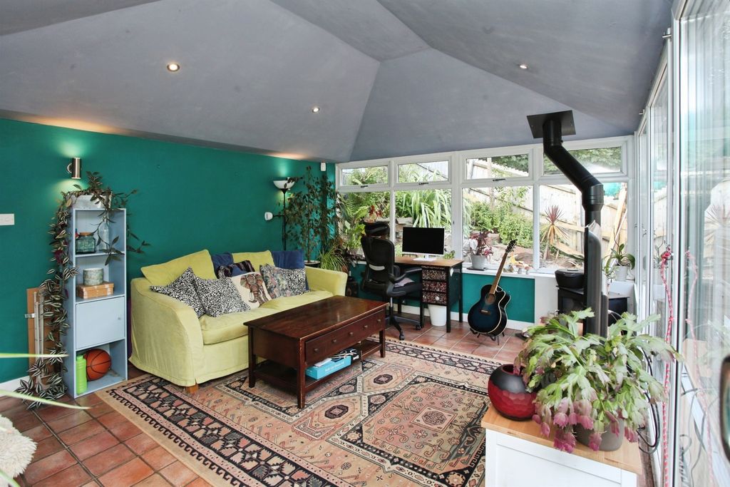 Property photo 3 of 19