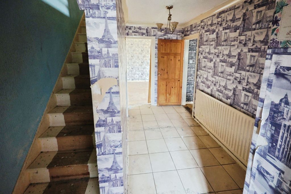 Property photo 3 of 10 Pbox-Img.Jpg