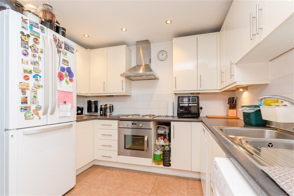 Property photo 3 of 6 Kitchen