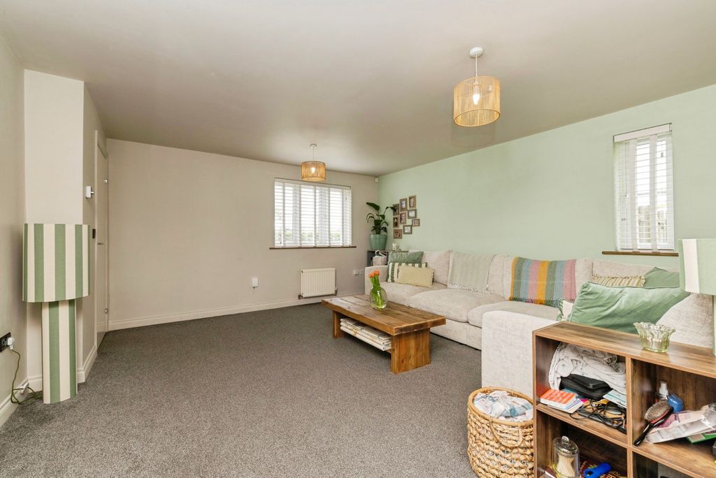 Property photo 3 of 16 Pbox-Img.Jpg