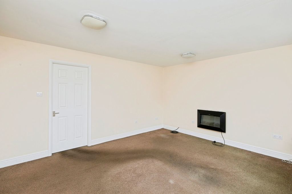 Property photo 3 of 15 Photo